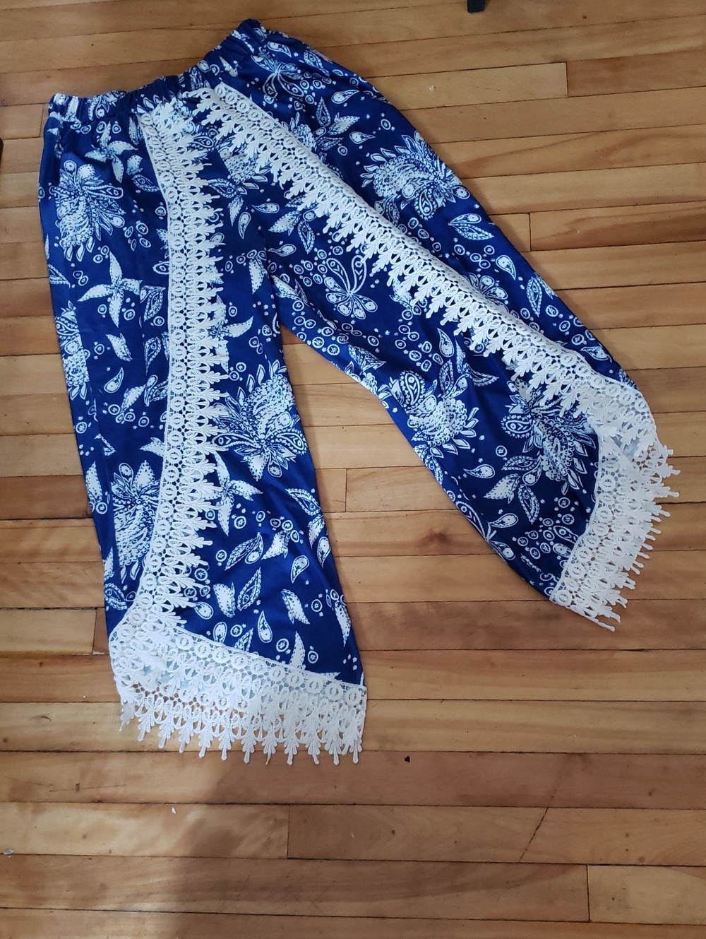 Unbranded NWOT Embroidered Bohemian Assymetrical Pull On Pant - M - Picture 2 of 14